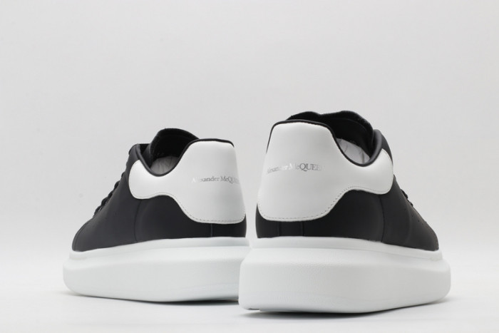 alex mcqu sneakers