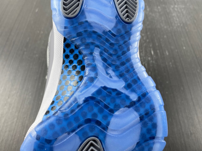 air jordan 11 low “cement grey”av2187-140