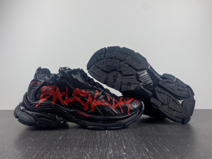Ba*len*cia*ga runner graffiti black red 677403w3rbq1060