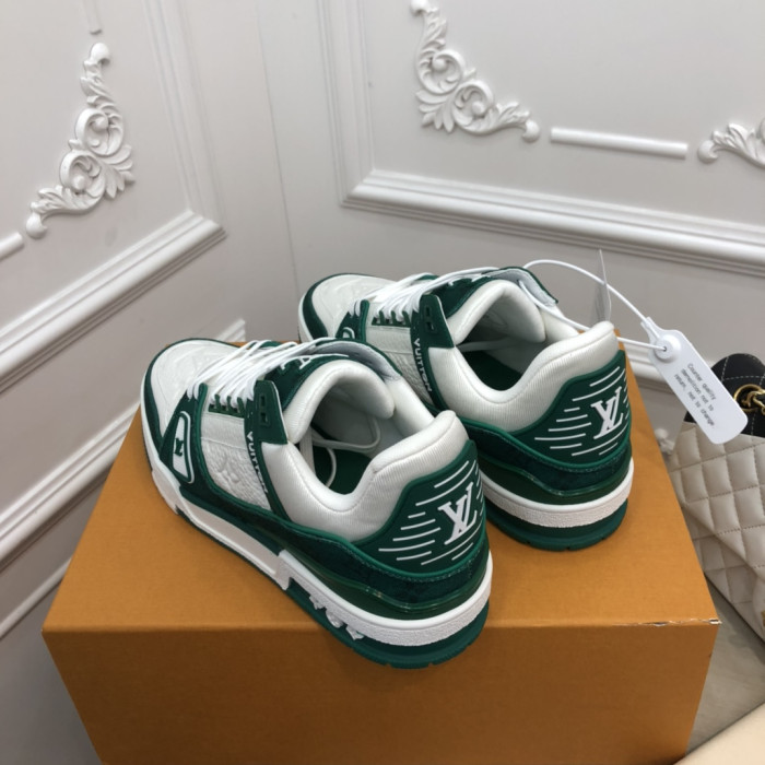 2022 l**is V*t*n lv trainer 2526