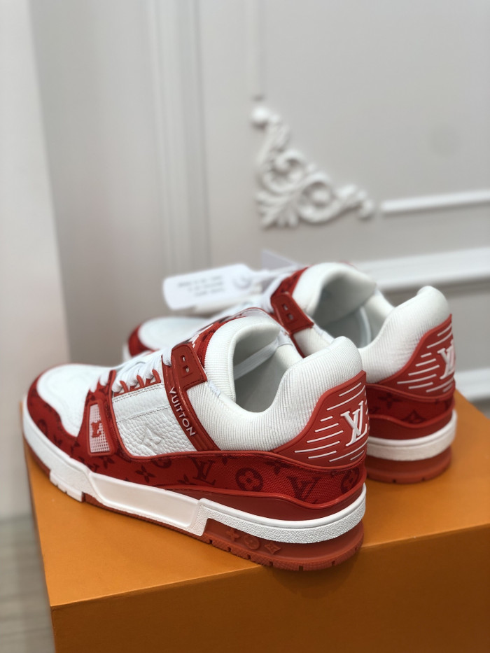 2022 l**is V*t*n lv trainer 2527