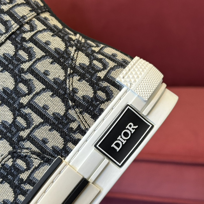 DR B23 HOMME KAWS D06